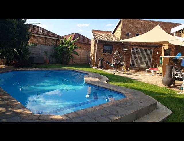 4 BEDROOM HOUSE FOR SALE IN DALPARK EXT 1